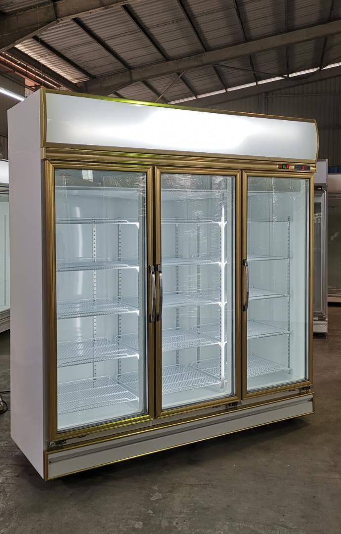 Veg chiller with sensor door